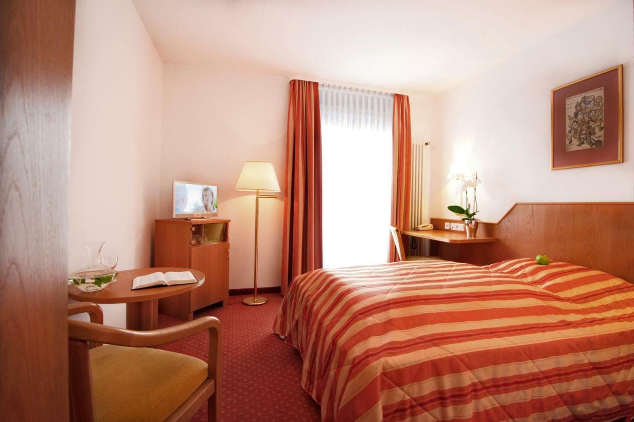 Schiff Am Hotel